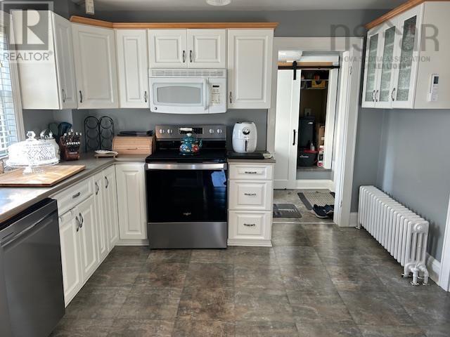 Property 9 of 41 of 633 King Street