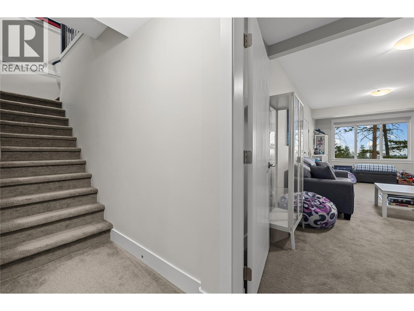  2573 Crown Crest Drive, West Kelowna
