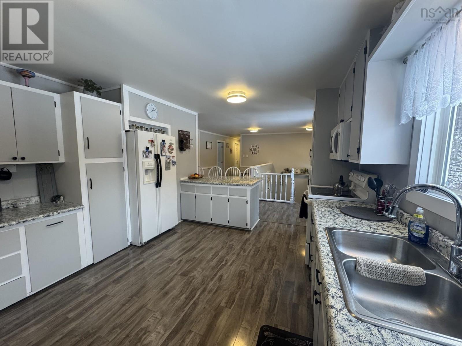 Property 15 of 39 of 1197 HIGHWAY 2