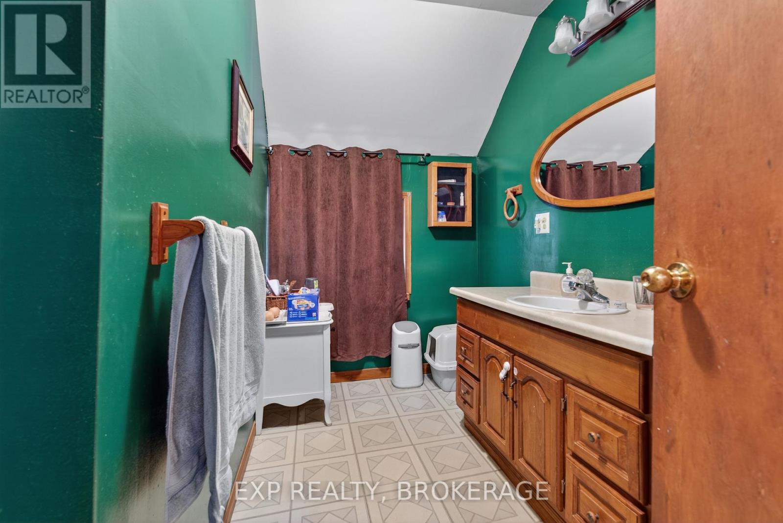 2295 SYDENHAM ROAD - 16