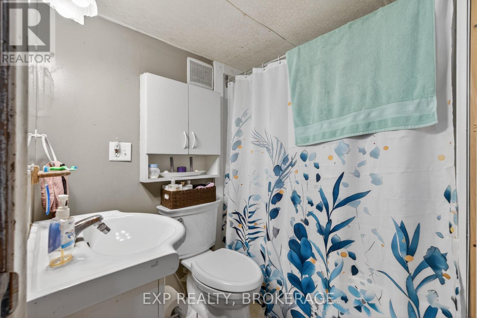 2295 SYDENHAM ROAD - 24