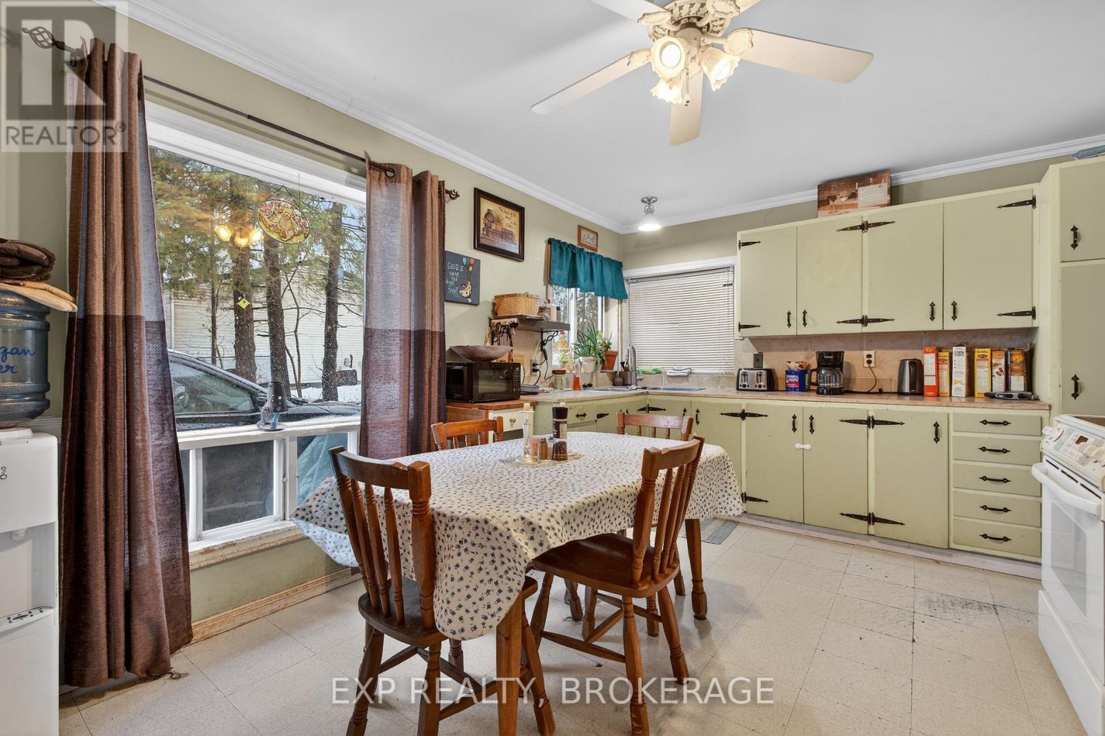 2295 SYDENHAM ROAD - 8