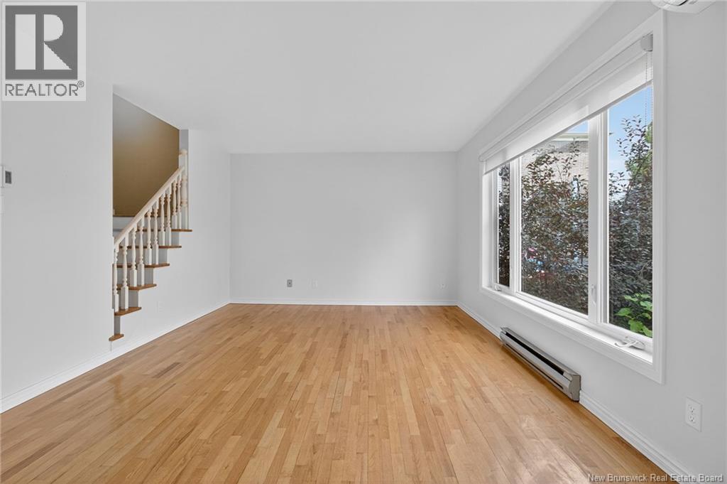 #2 707 Laurier Street - 16