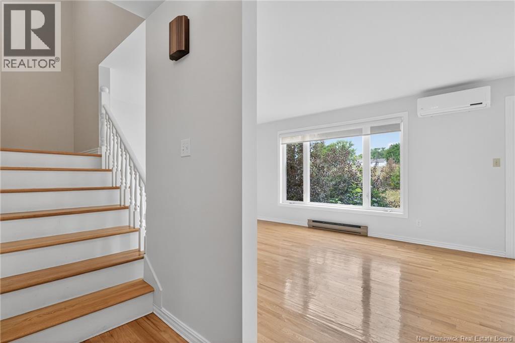 #2 707 Laurier Street - 19