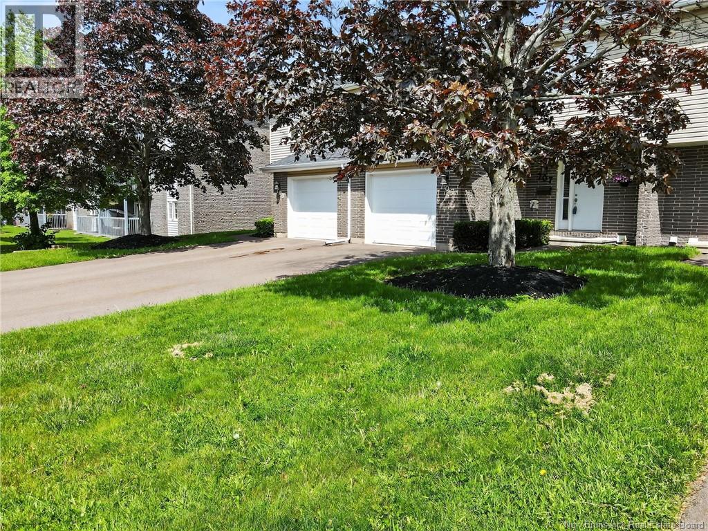 #2 707 Laurier Street - 4