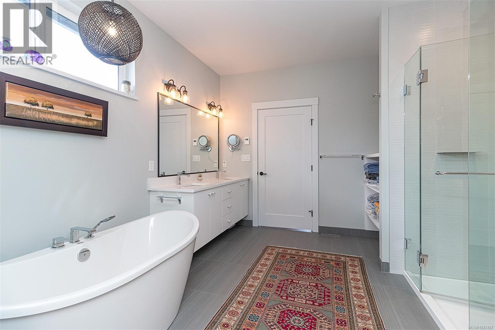 6257 Highwood Dr, Duncan