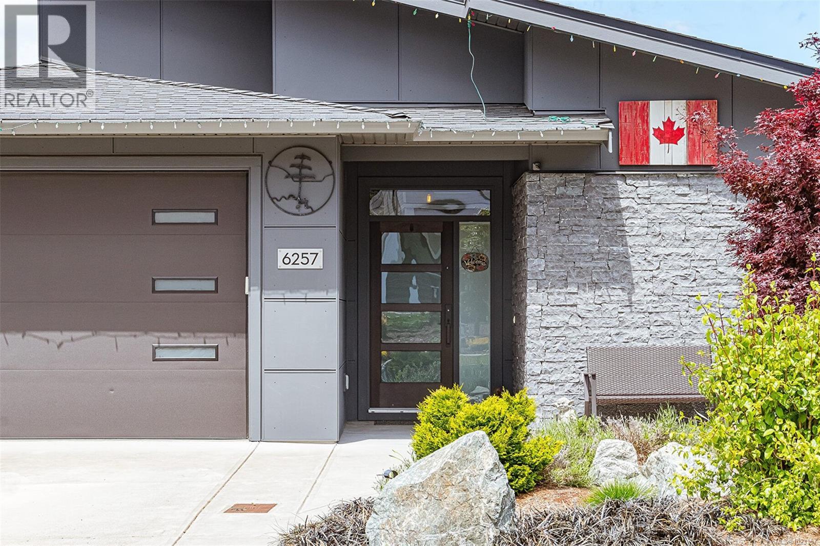 6257 Highwood Dr, Duncan