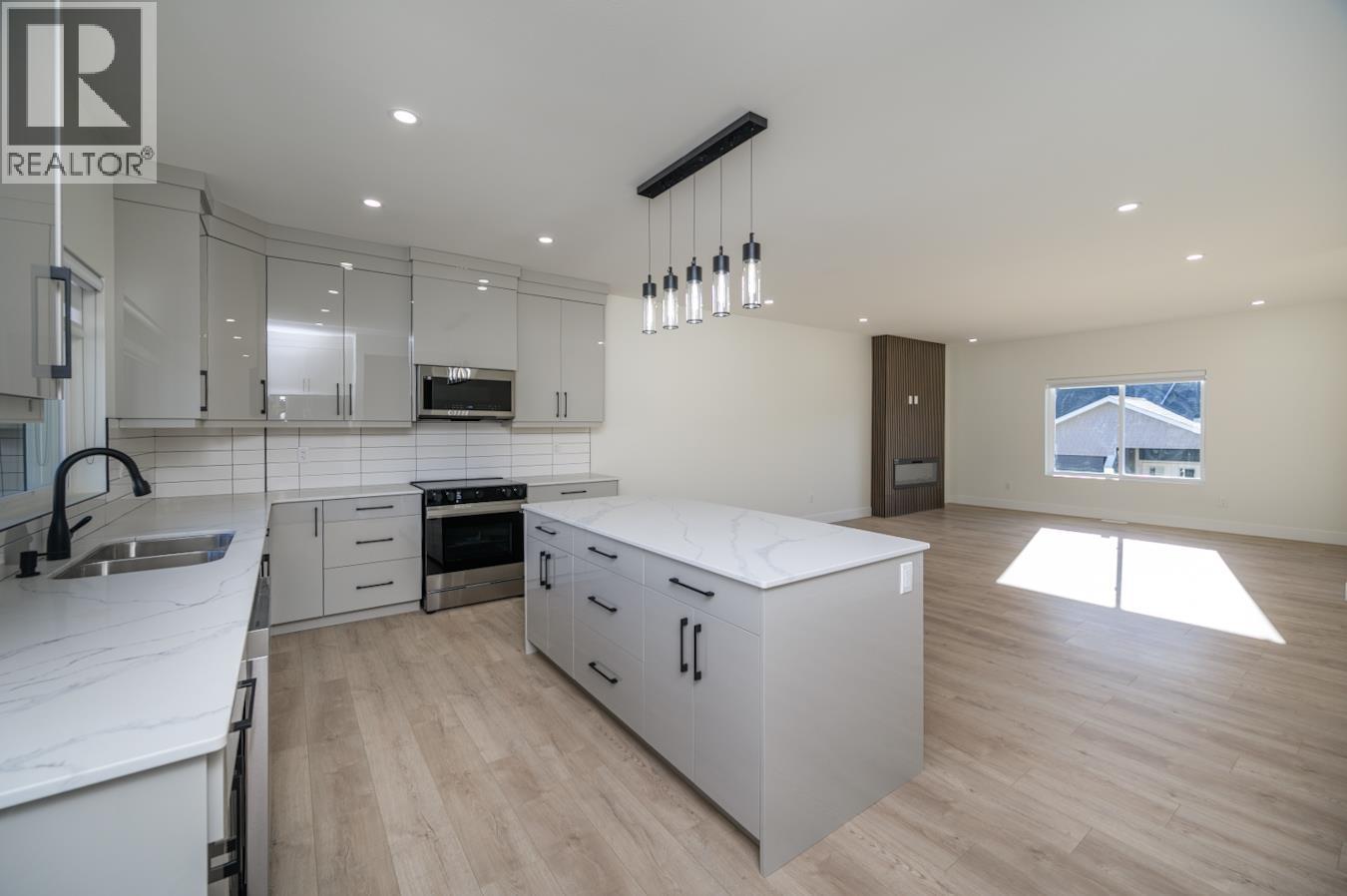 #1203 2395 ROWE STREET, Prince George