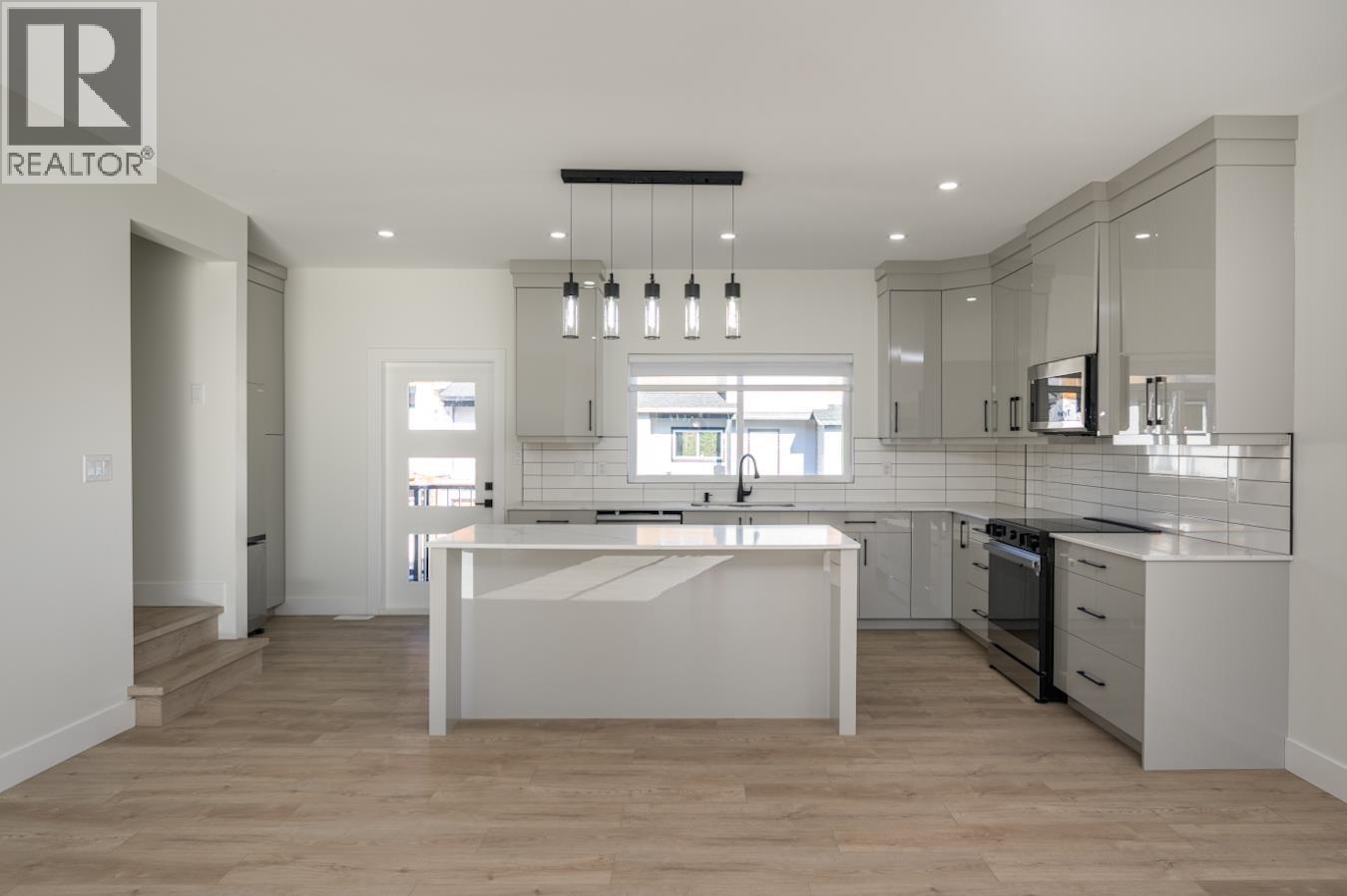 #1203 2395 ROWE STREET, Prince George