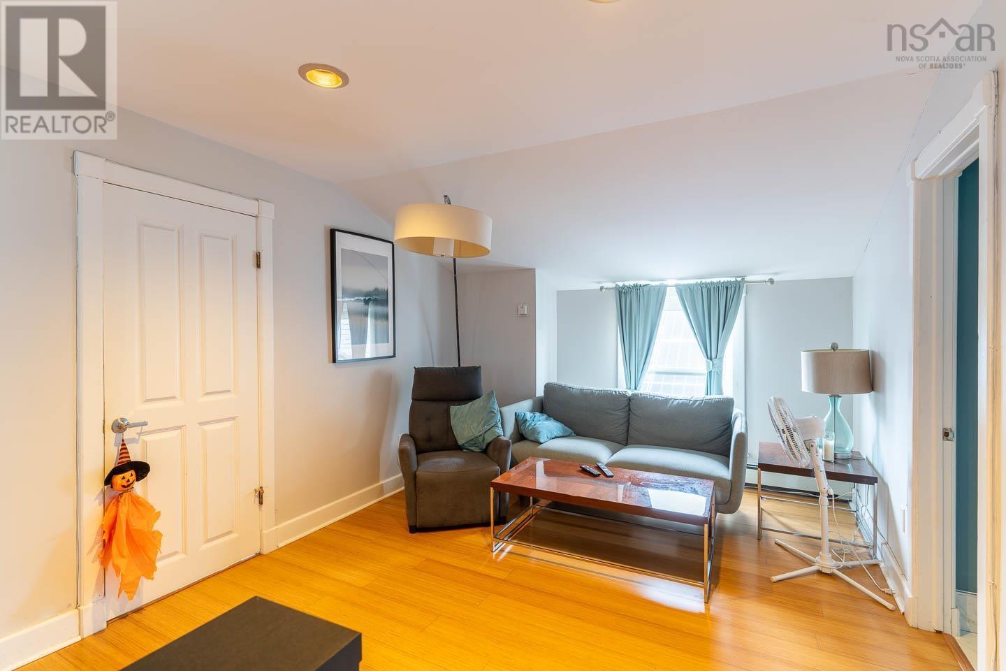 Property 9 of 12 of 6040 South Street