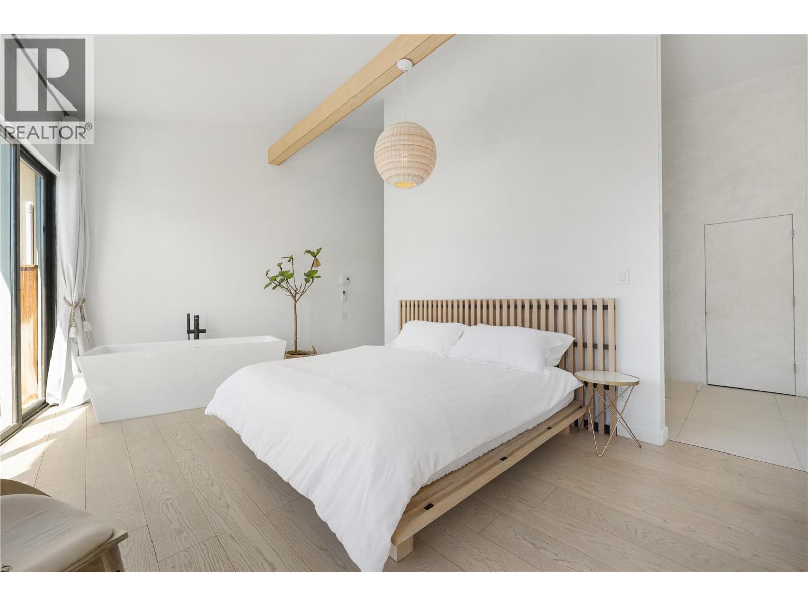  1876 Dewdney Road, Kelowna