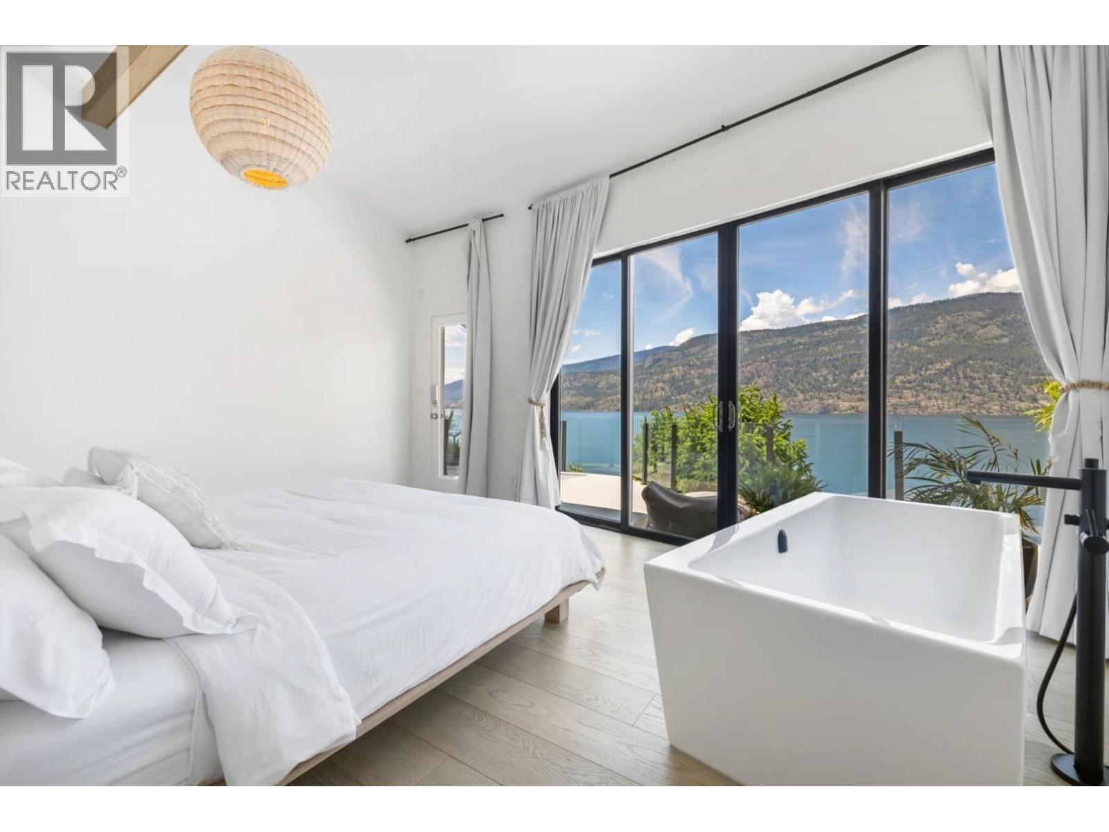  1876 Dewdney Road, Kelowna