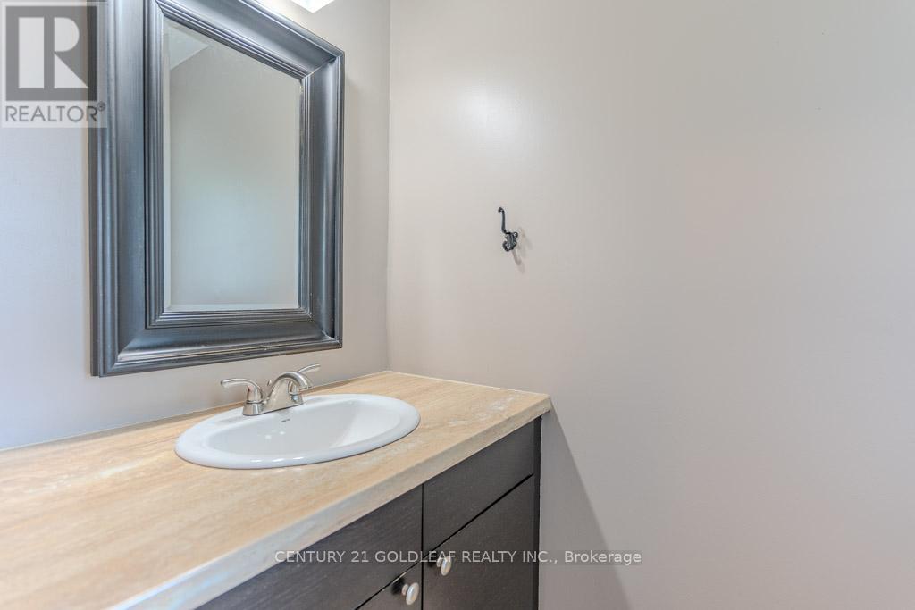 #11 1342 CEDARCROFT CRESCENT - 21