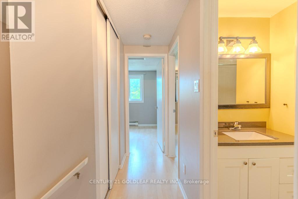 #11 1342 CEDARCROFT CRESCENT - 28