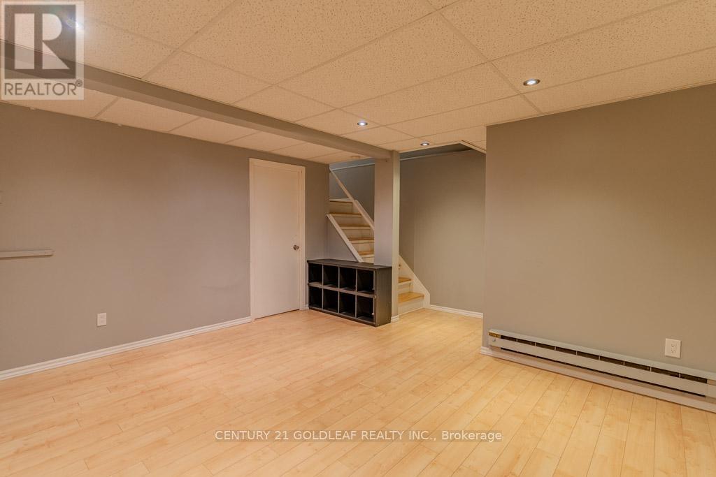 #11 1342 CEDARCROFT CRESCENT - 38