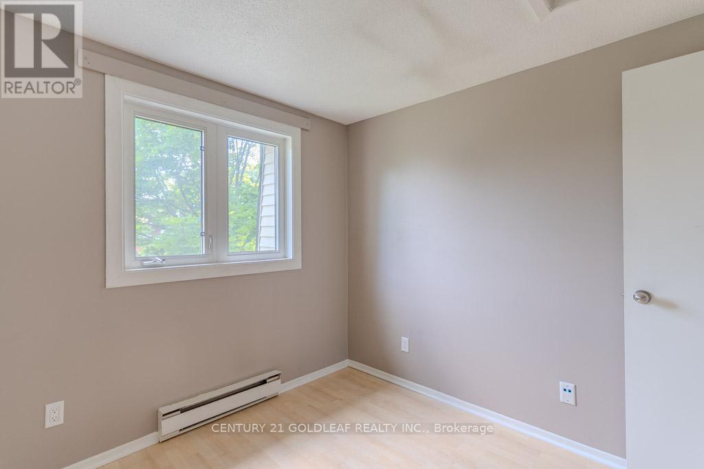 #11 1342 CEDARCROFT CRESCENT - 34