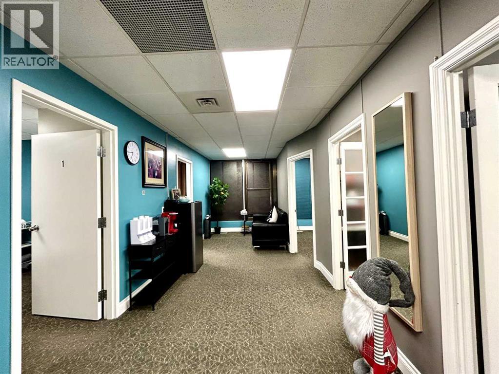 216, 5403 Crowchild Trail, Calgary, Alberta