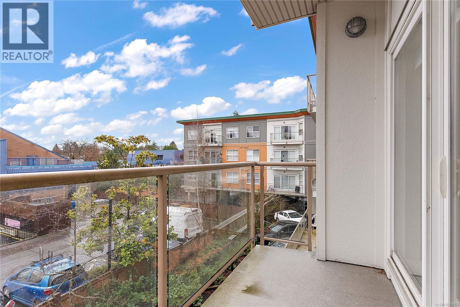 308 1550 Church Avenue, Saanich