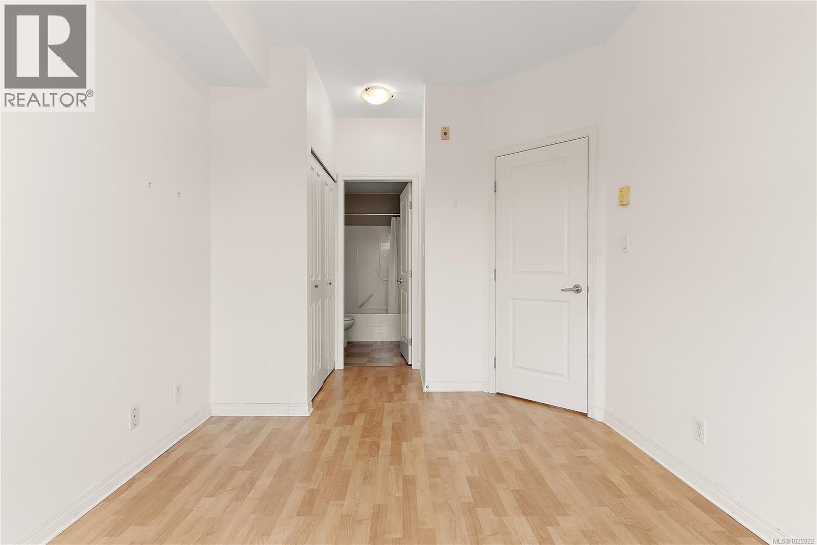 308 1550 Church Avenue, Saanich