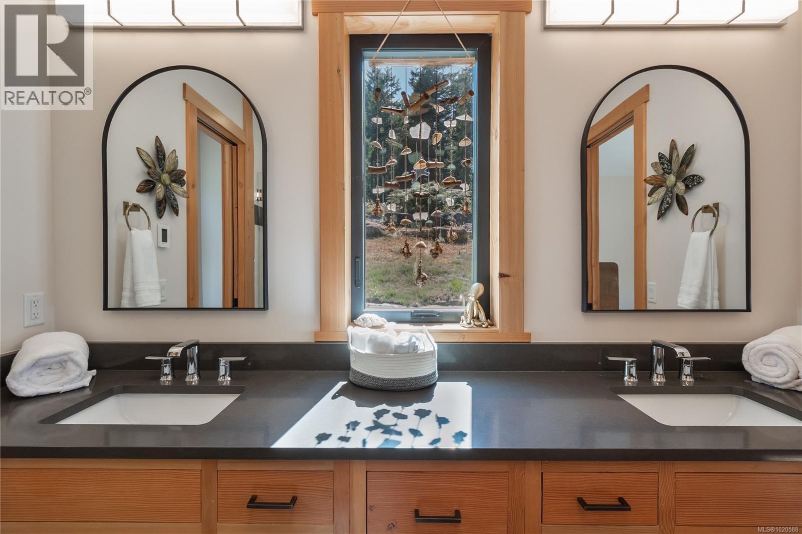  573 Horseshoe Road, Gabriola Island