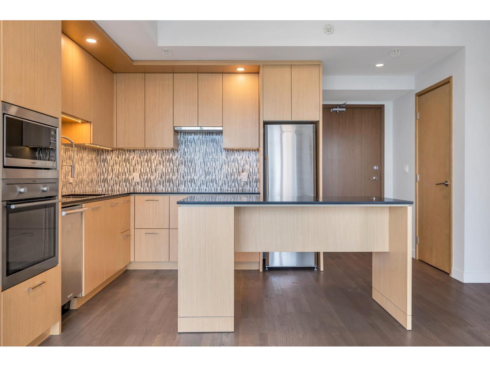 1607 13495 CENTRAL AVENUE - Photo 5 of 28, Surrey, British Columbia