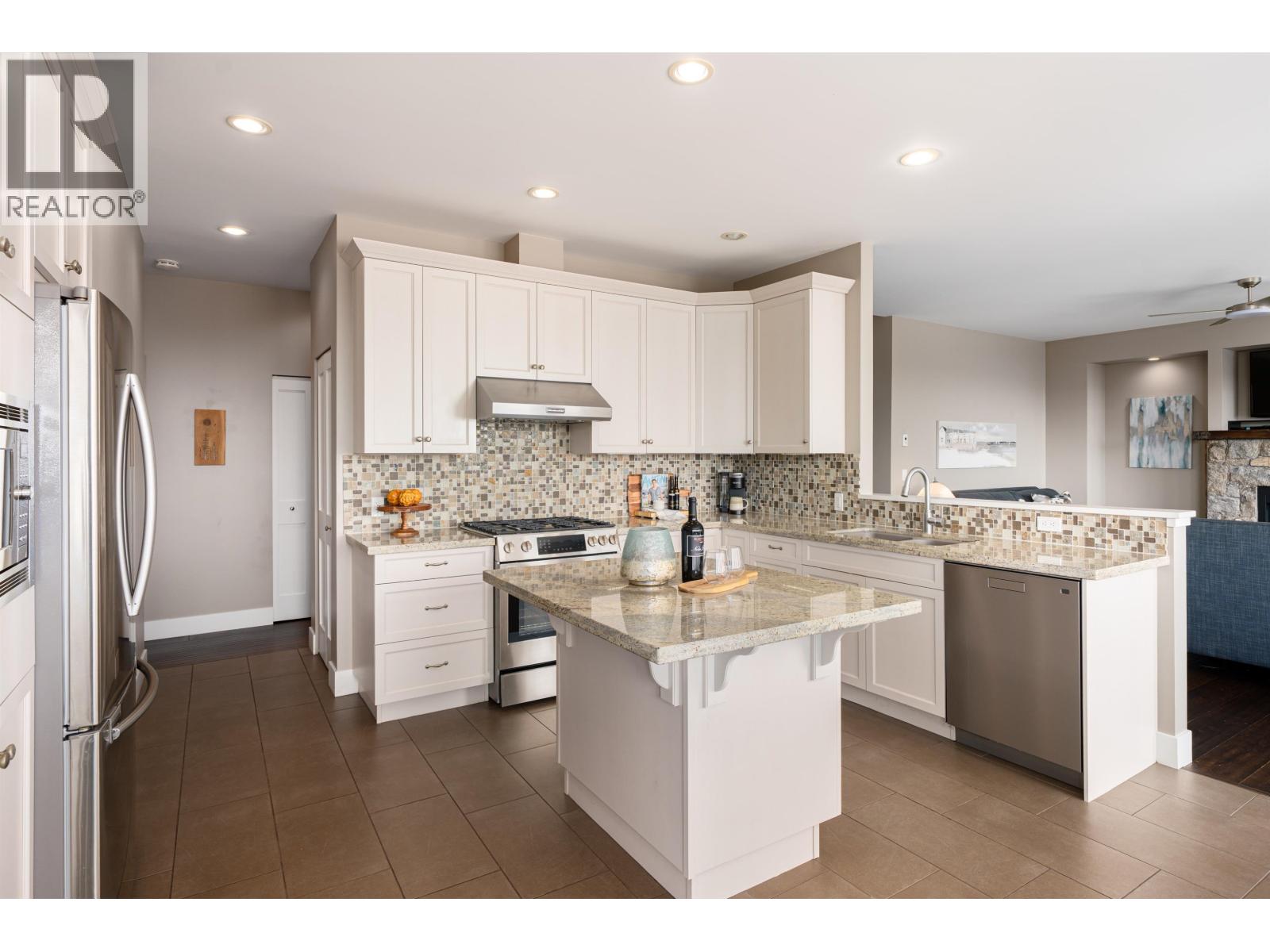 5951 COMPASS LANE, Sechelt