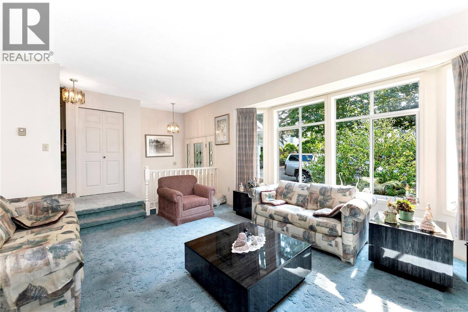  722 Miller Avenue, Saanich