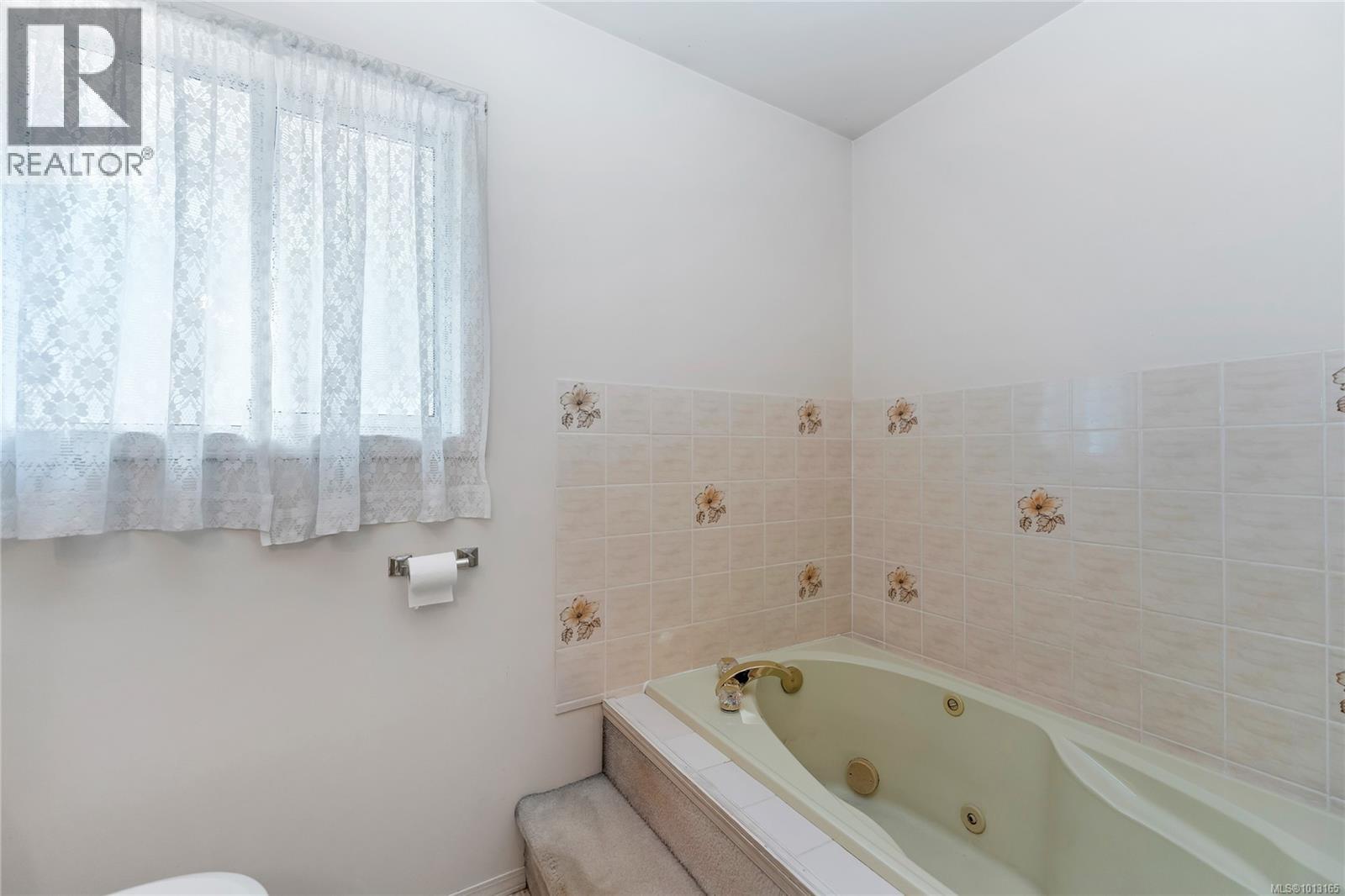  722 Miller Avenue, Saanich