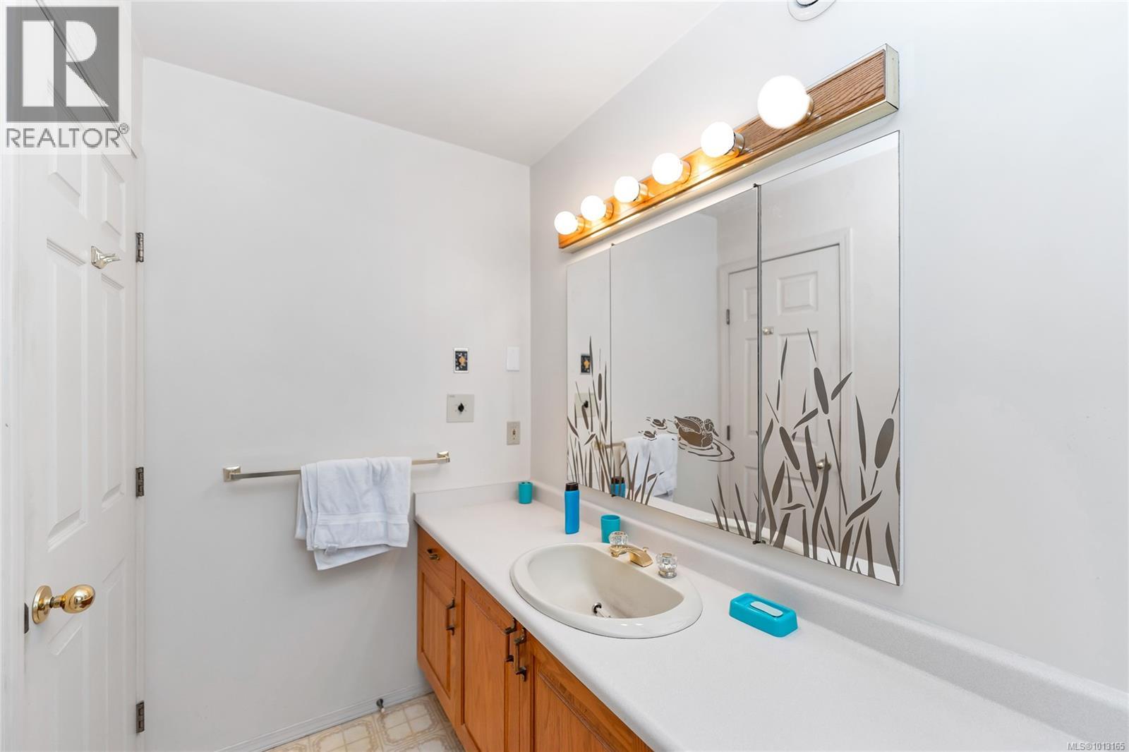  722 Miller Avenue, Saanich