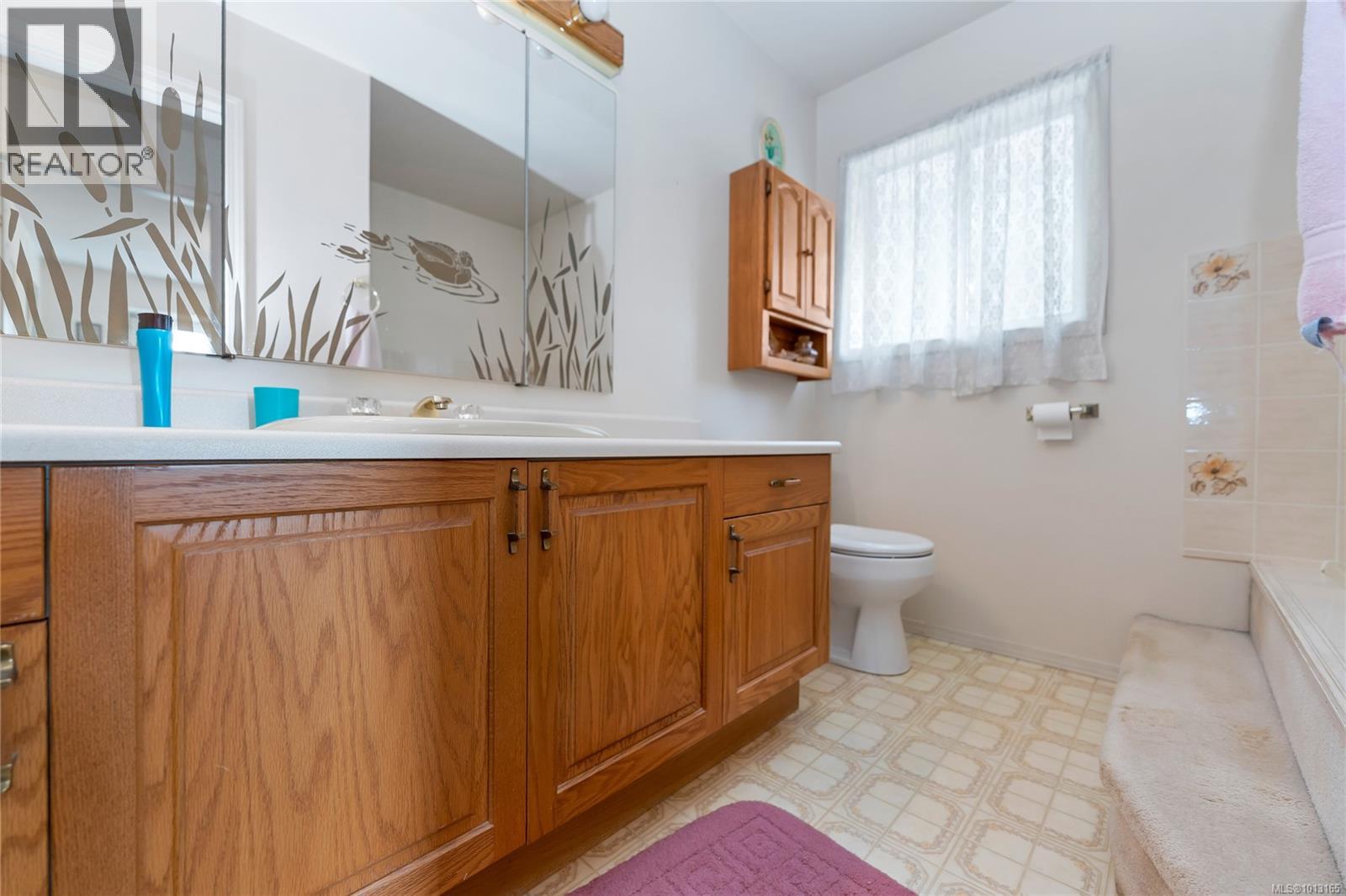  722 Miller Avenue, Saanich