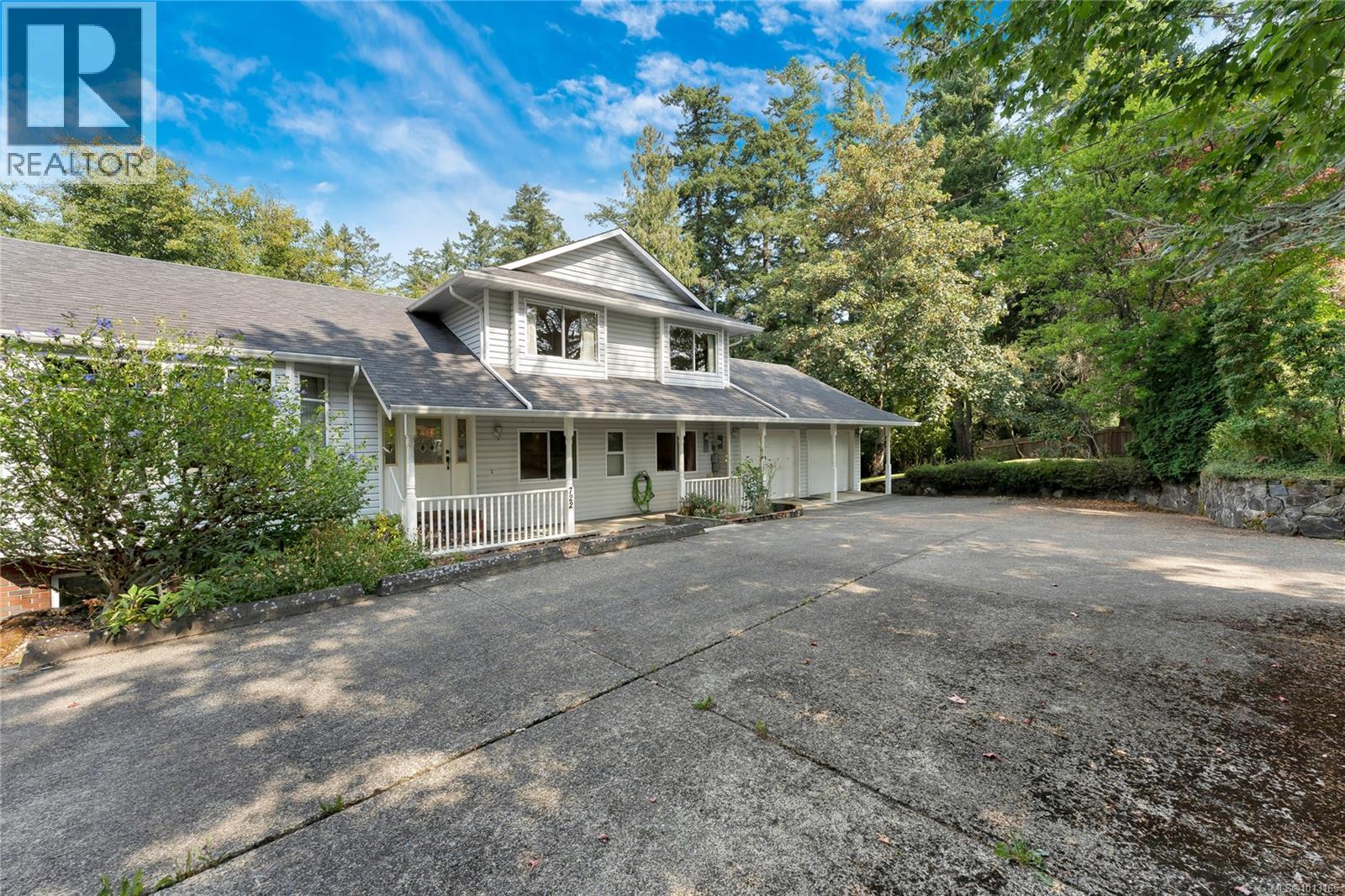  722 Miller Avenue, Saanich