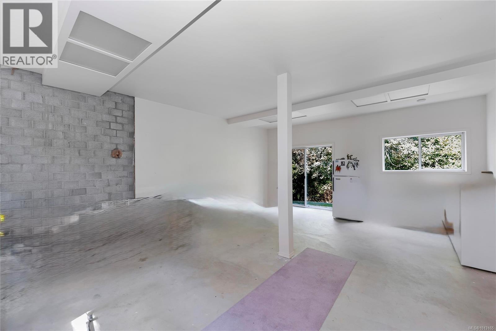  722 Miller Avenue, Saanich