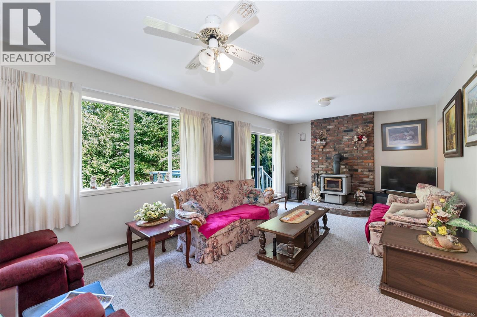  722 Miller Avenue, Saanich