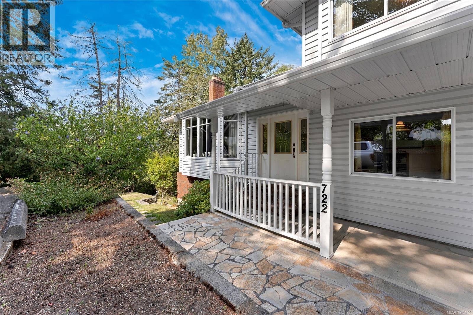  722 Miller Avenue, Saanich