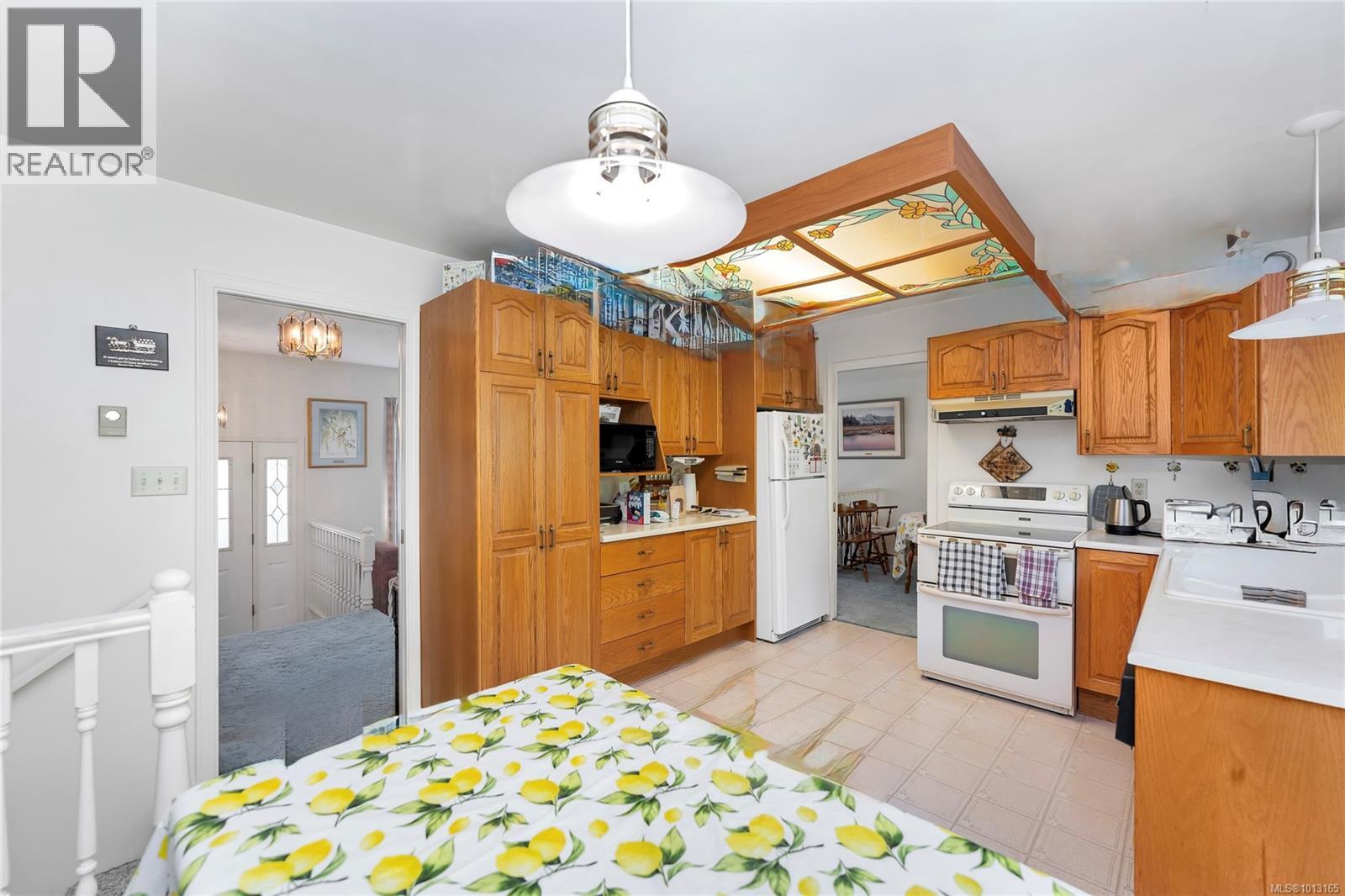  722 Miller Avenue, Saanich