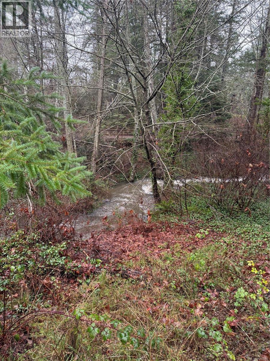  722 Miller Avenue, Saanich