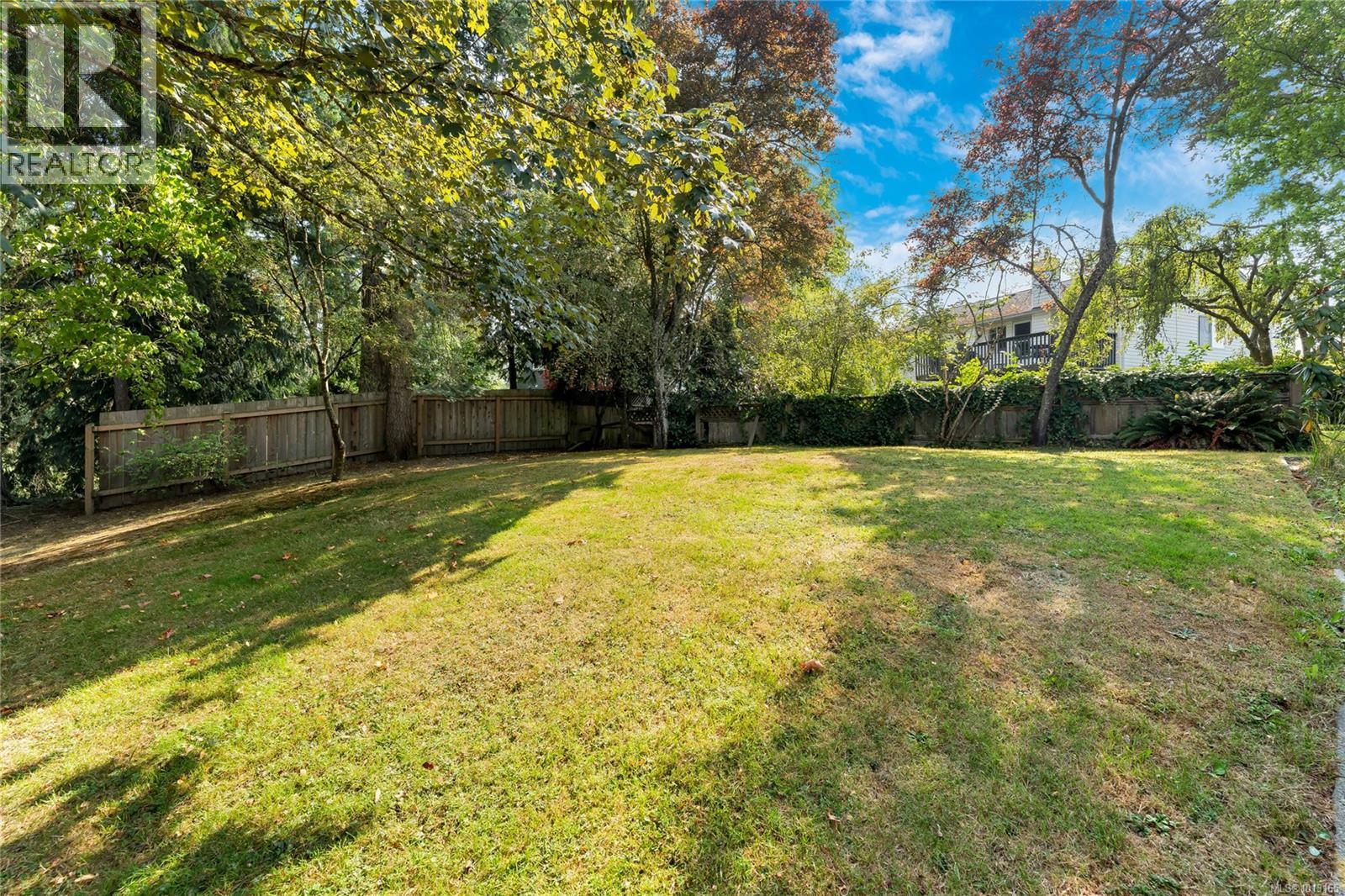  722 Miller Avenue, Saanich