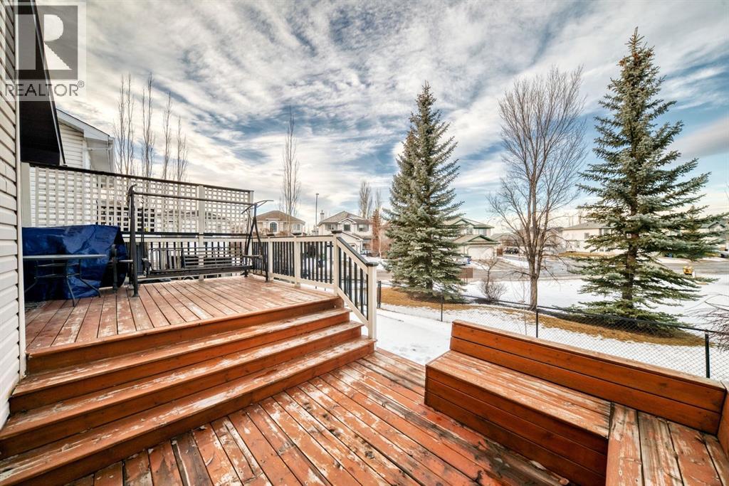 Single Family House 4 Level for Sale in  Douglas Ridge Way SE Douglasdale/Glen Calgary 