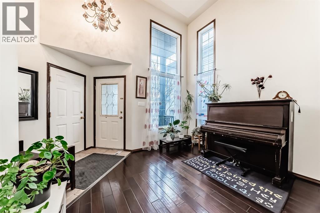 Single Family House 4 Level for Sale in  Douglas Ridge Way SE Douglasdale/Glen Calgary 