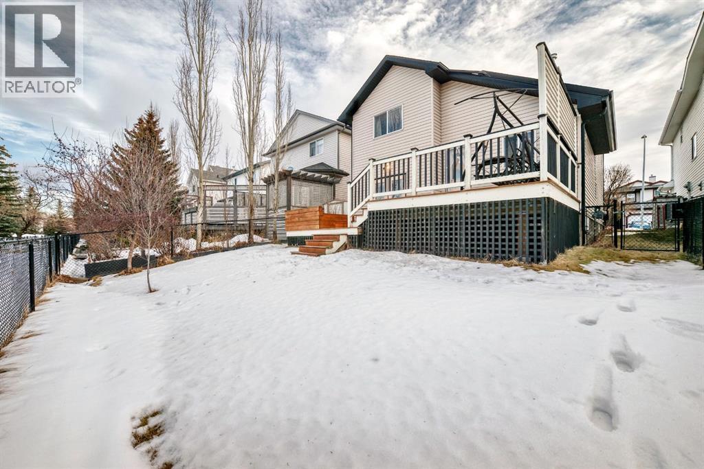 Single Family House 4 Level for Sale in  Douglas Ridge Way SE Douglasdale/Glen Calgary 