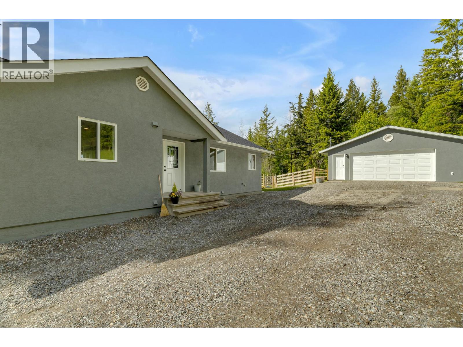  6011 Oyama Lake Road, Lake Country