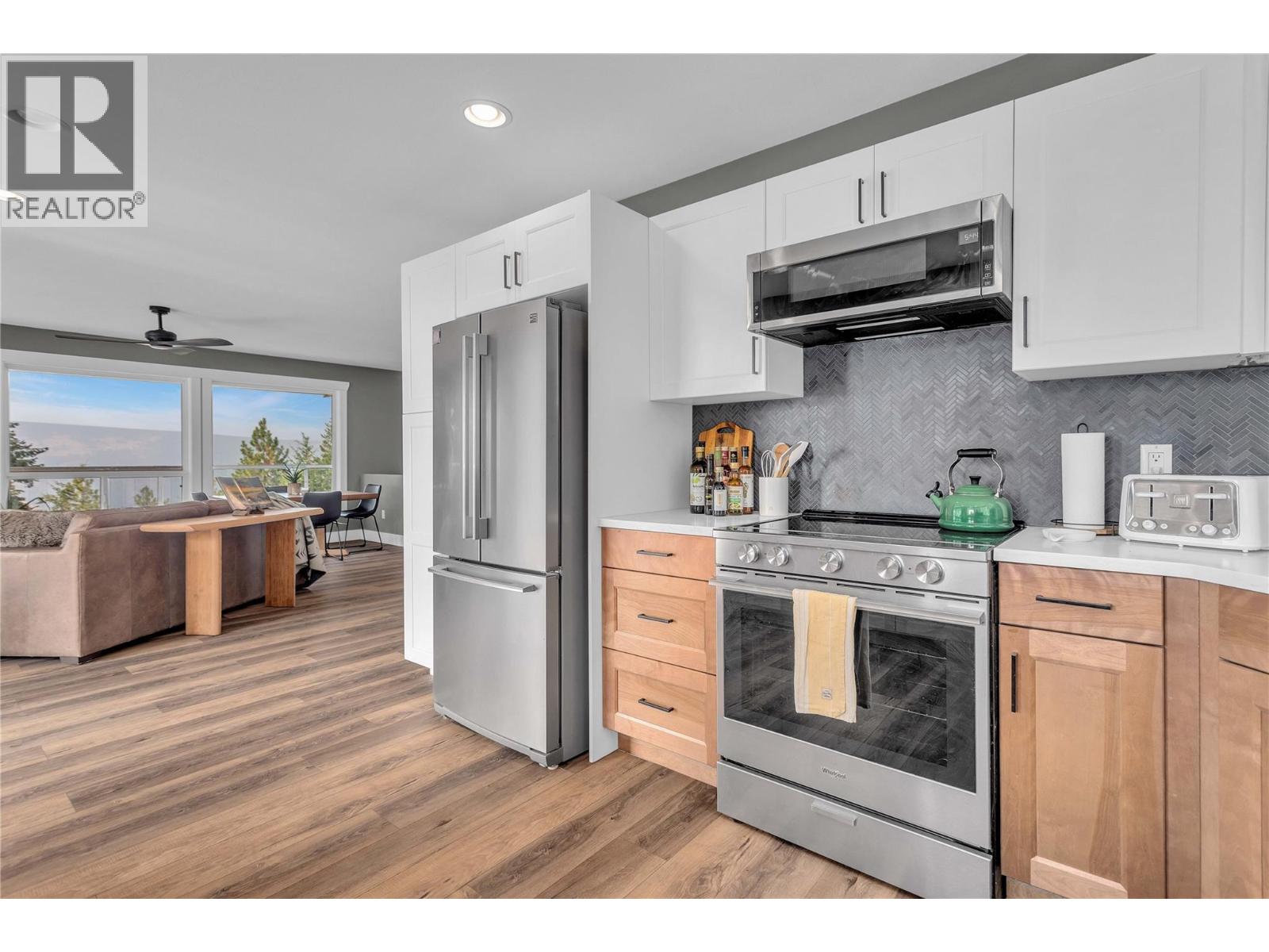  6011 Oyama Lake Road, Lake Country