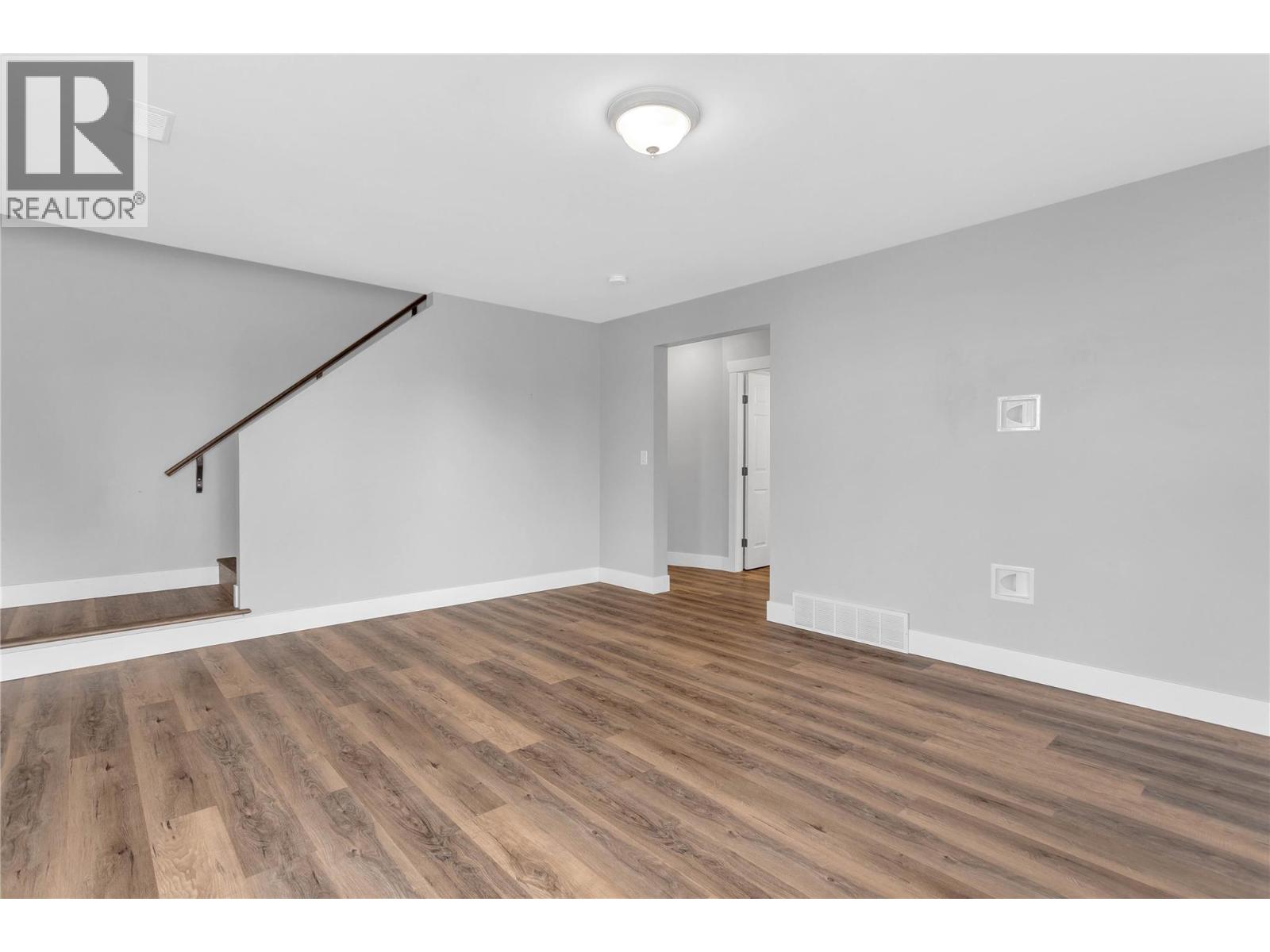  6011 Oyama Lake Road, Lake Country