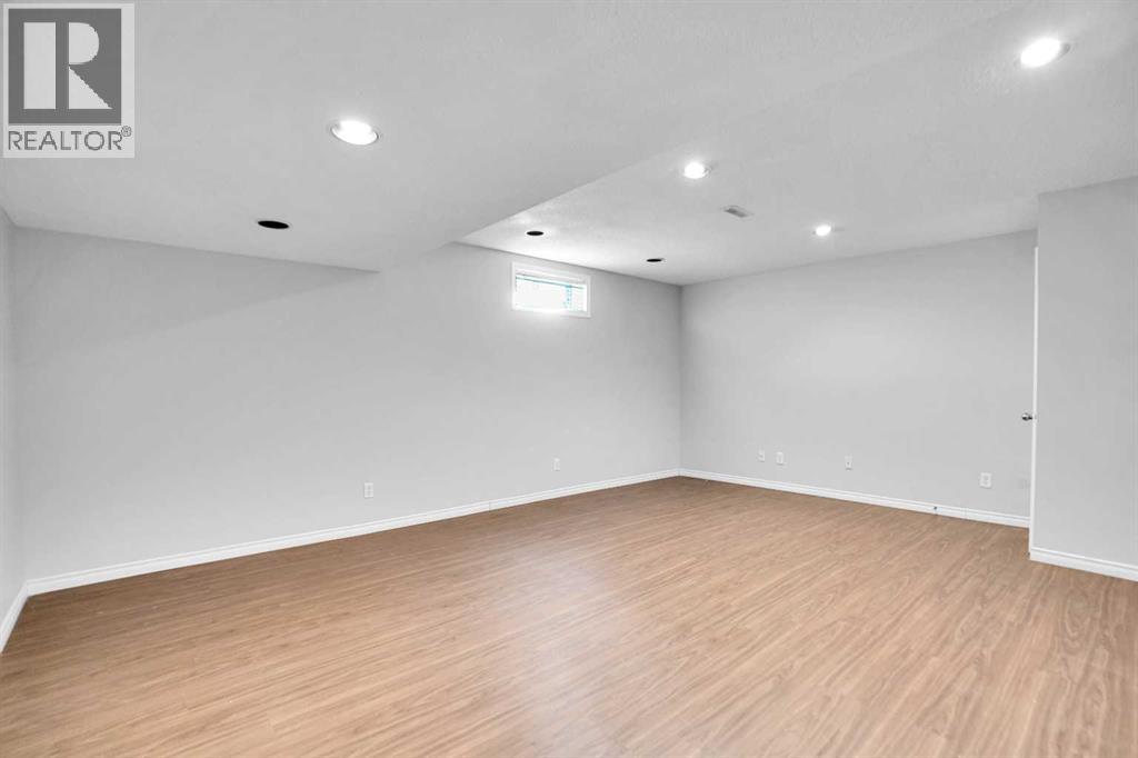 Single Family House for Sale in  Taracove Place NE Taradale Calgary 