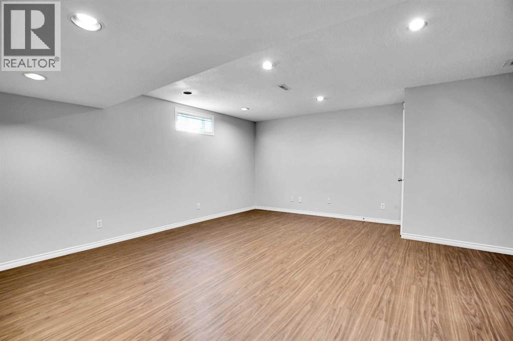 Single Family House for Sale in  Taracove Place NE Taradale Calgary 