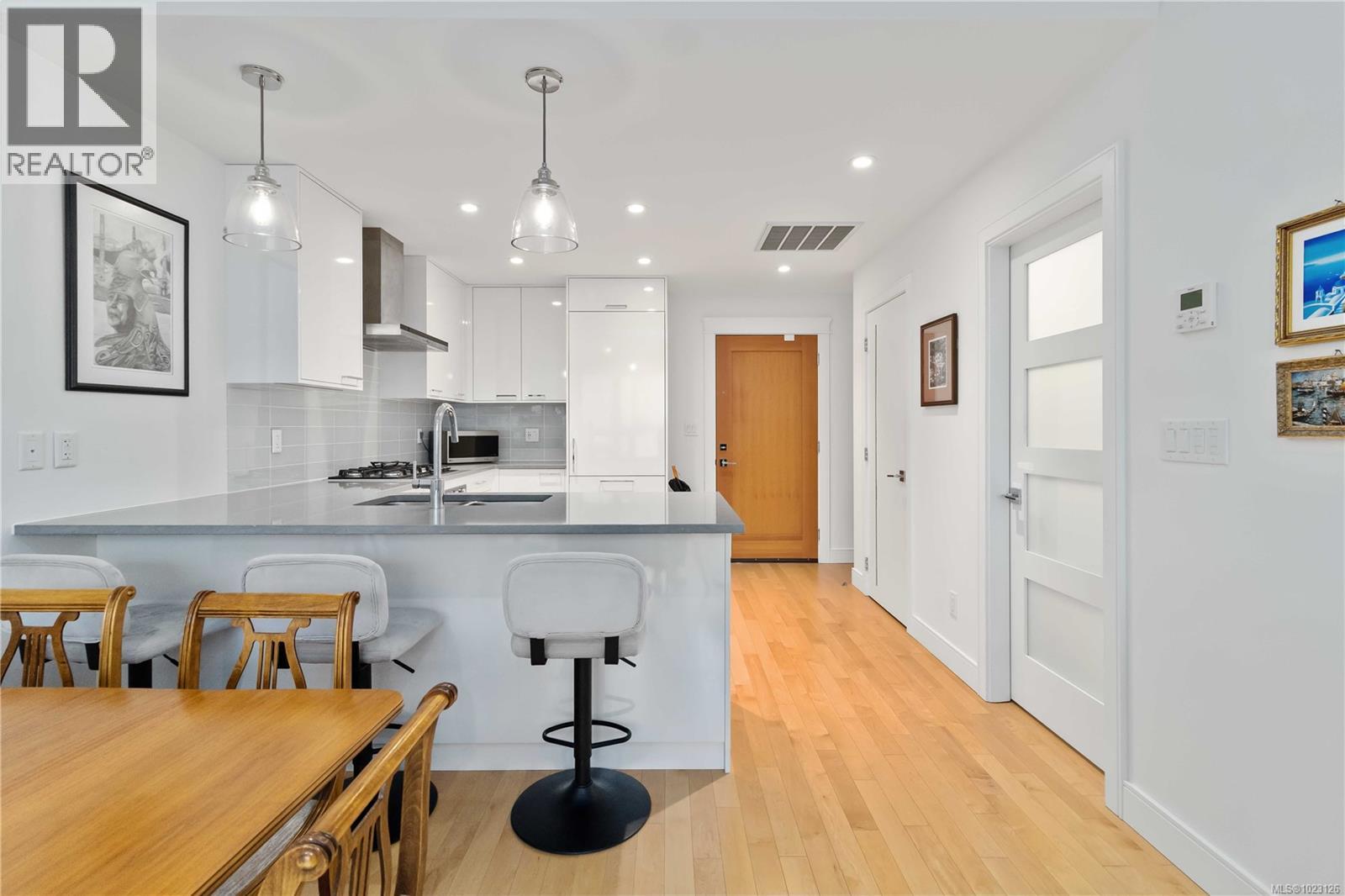 204 916 Lyall St, Esquimalt