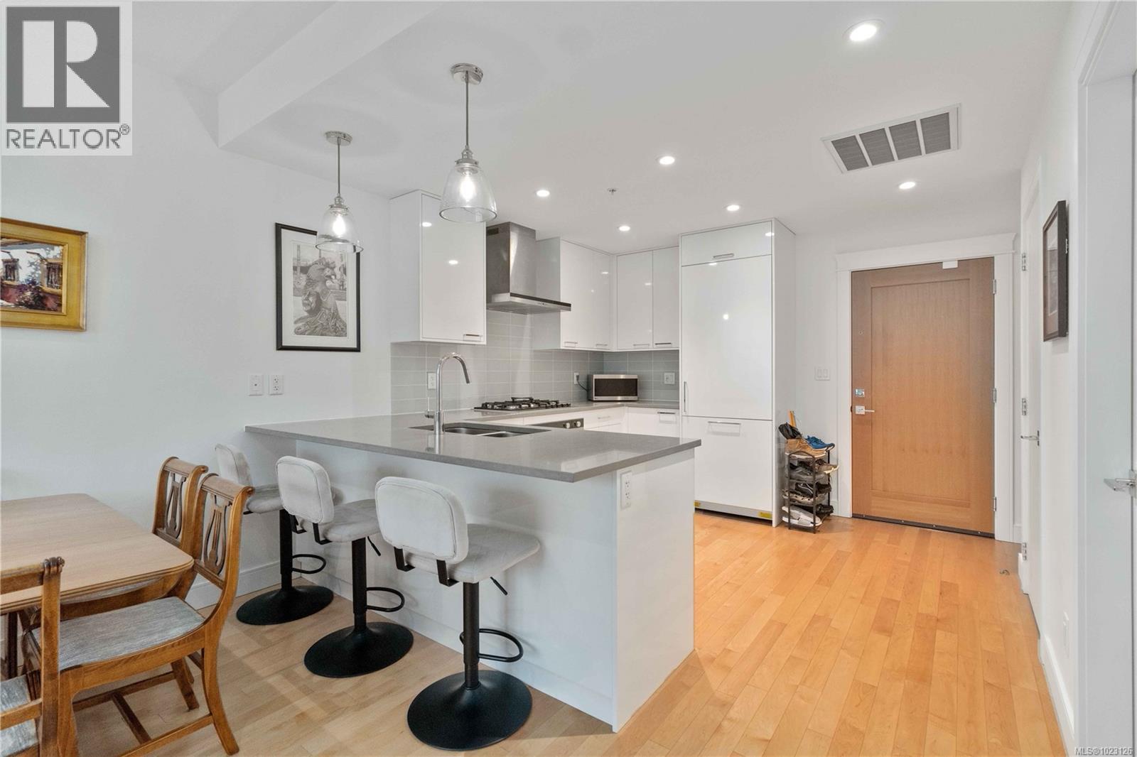 204 916 Lyall St, Esquimalt