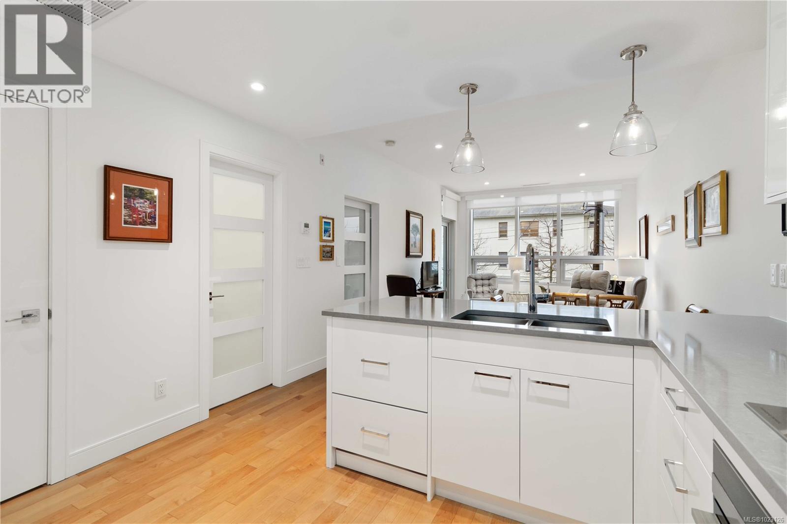 204 916 Lyall St, Esquimalt