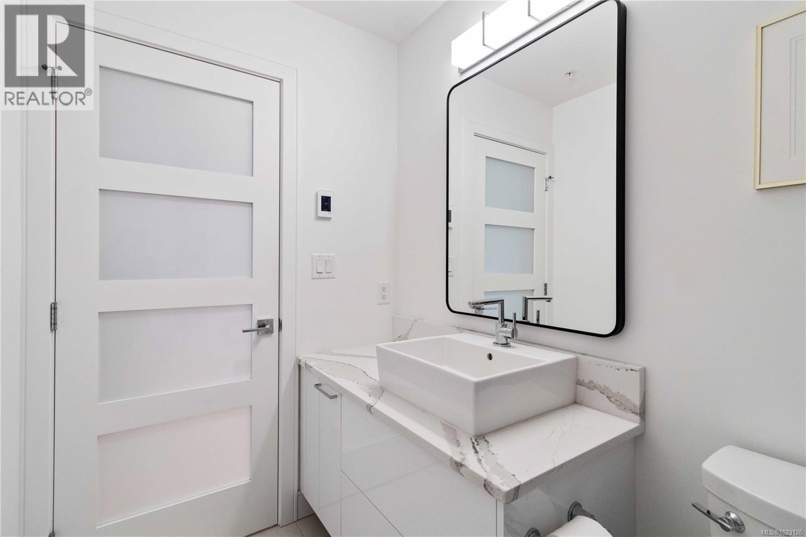 204 916 Lyall St, Esquimalt