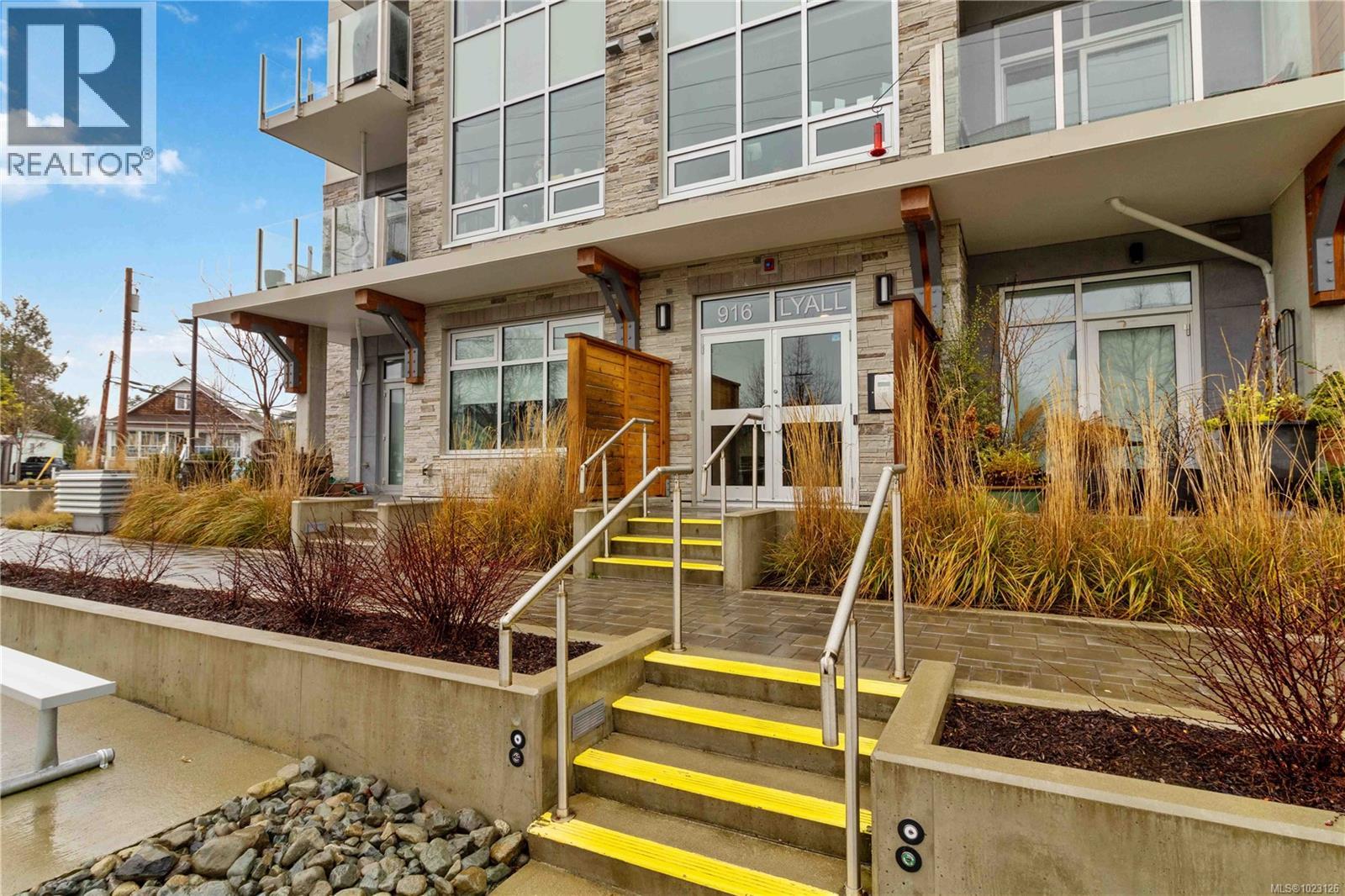 204 916 Lyall St, Esquimalt